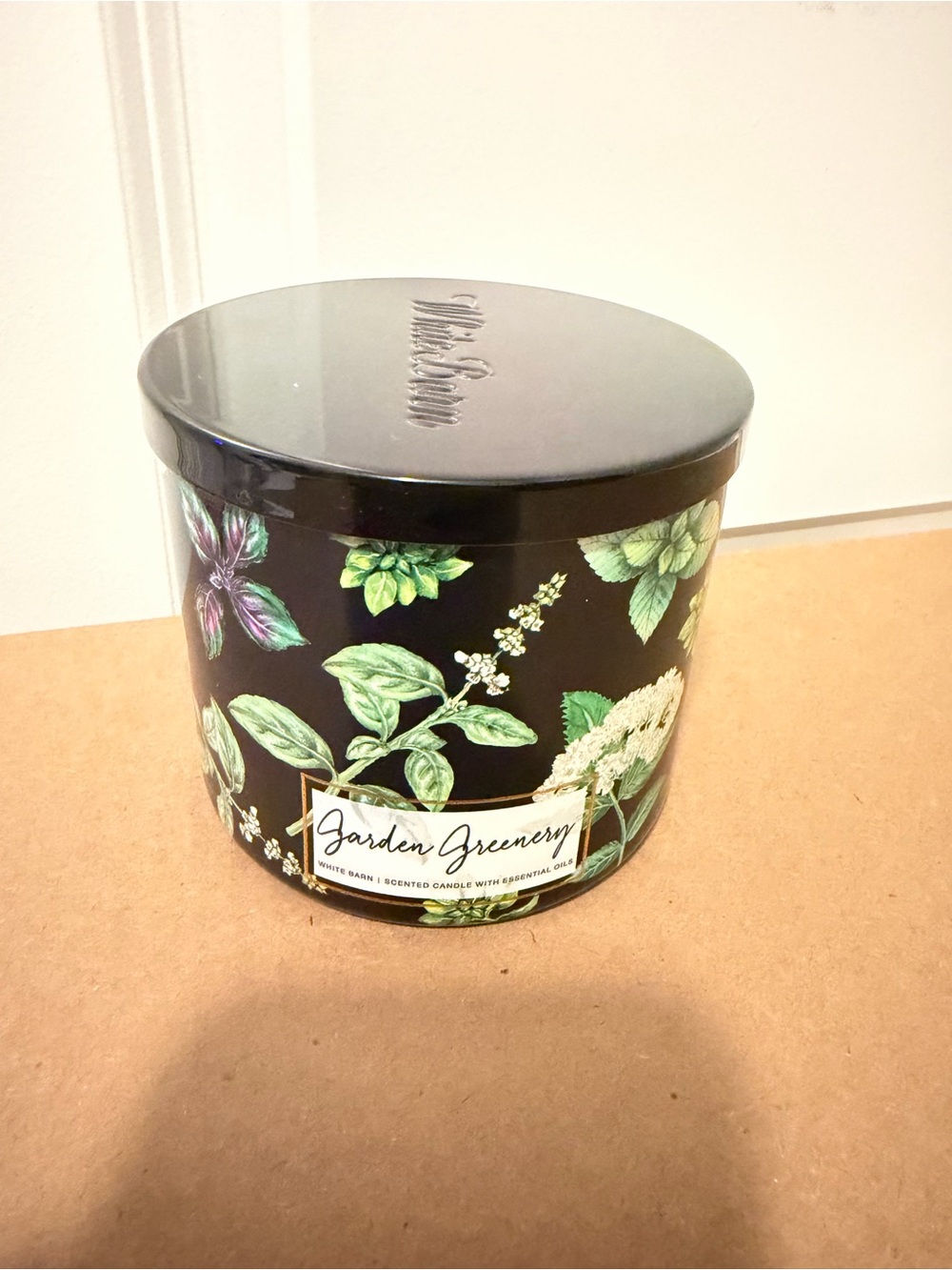 White Barn Garden Greenery Scented Candle